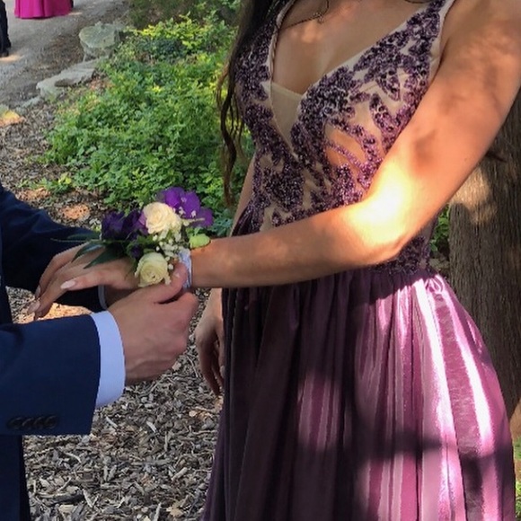 PROM DRESS!!💜 - Picture 2 of 3